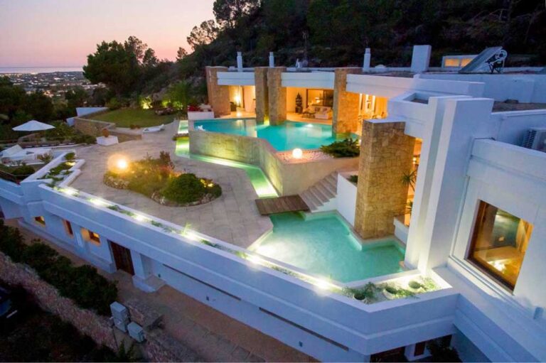 Enorme villa con espectaculares vistas al mar en Ibiza